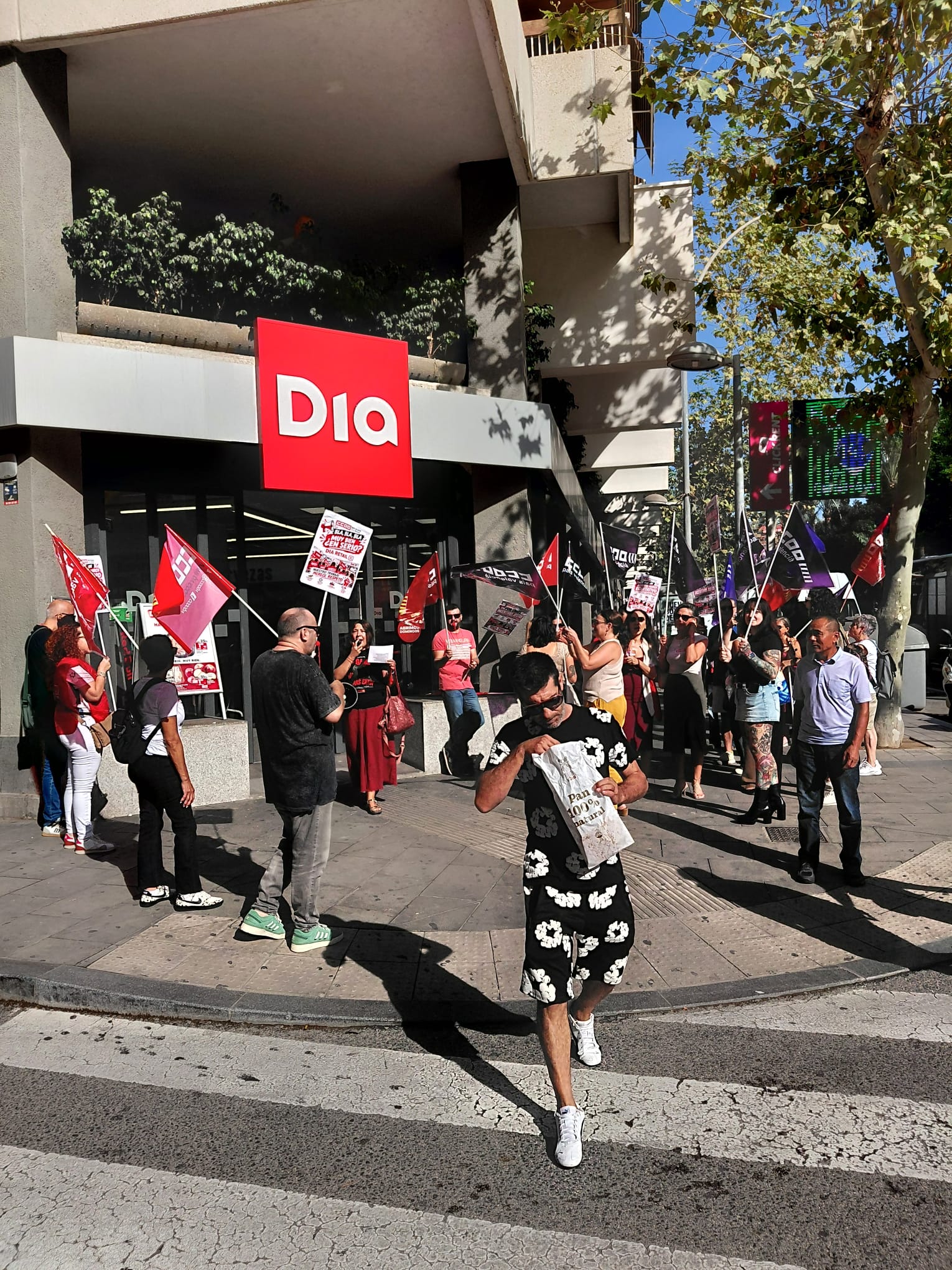 CCOO moviliza a las plantillas de las plataformas logísticas de Dia en Alicante por el acuerdo marco de incentivos justo y trasparente para almacenes y logística